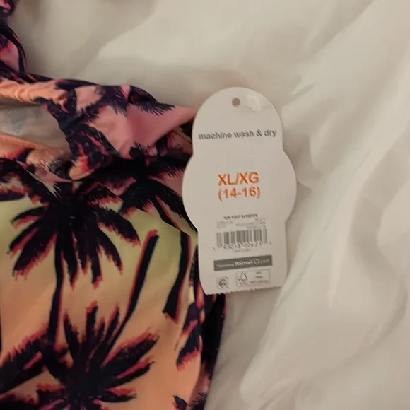 Soft little kids summer romper never worn - Picture 3 of 3